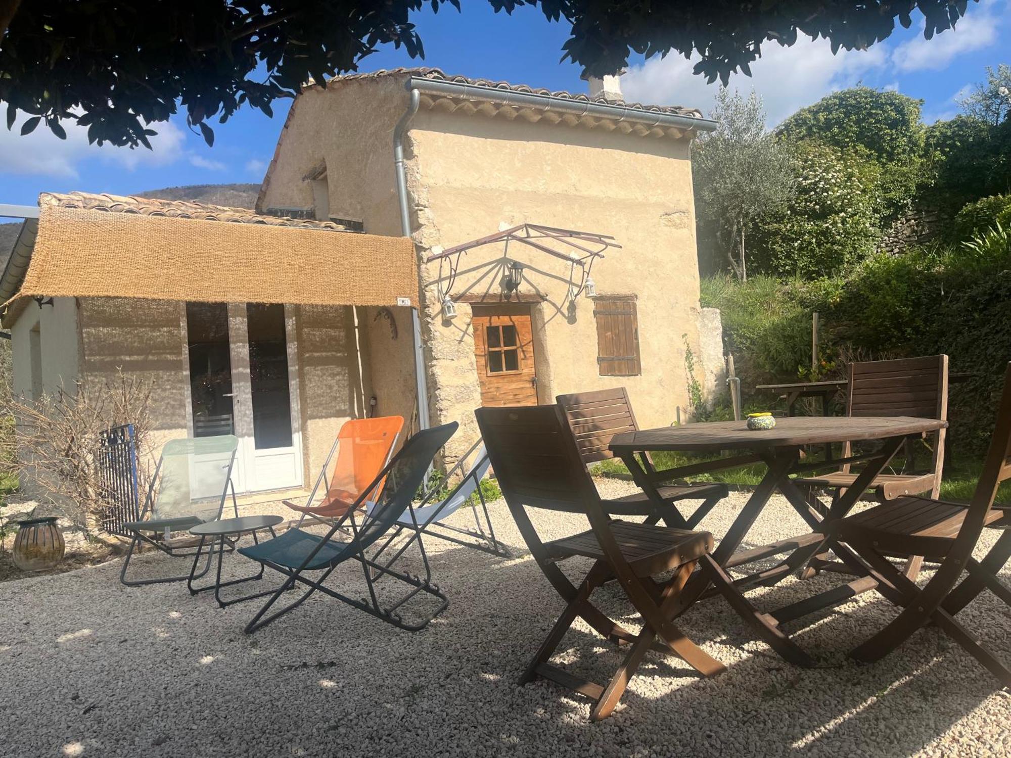 Cabanon Entoure De Montagnes Et D'oliviers * Nyons