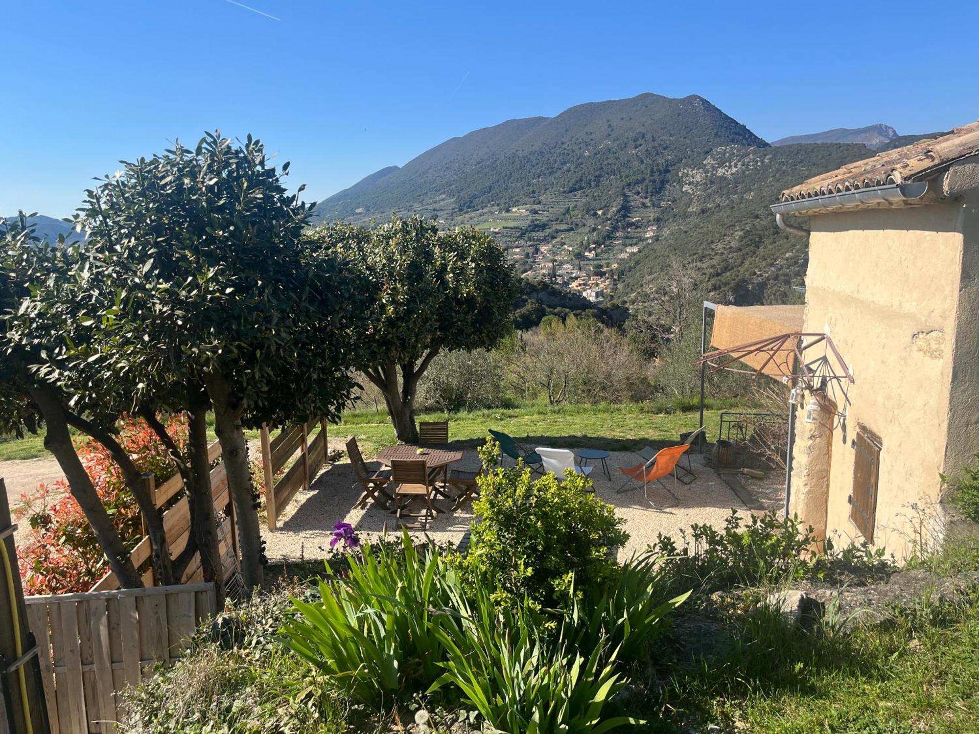 Cabanon Entoure De Montagnes Et D'oliviers Holiday home Nyons