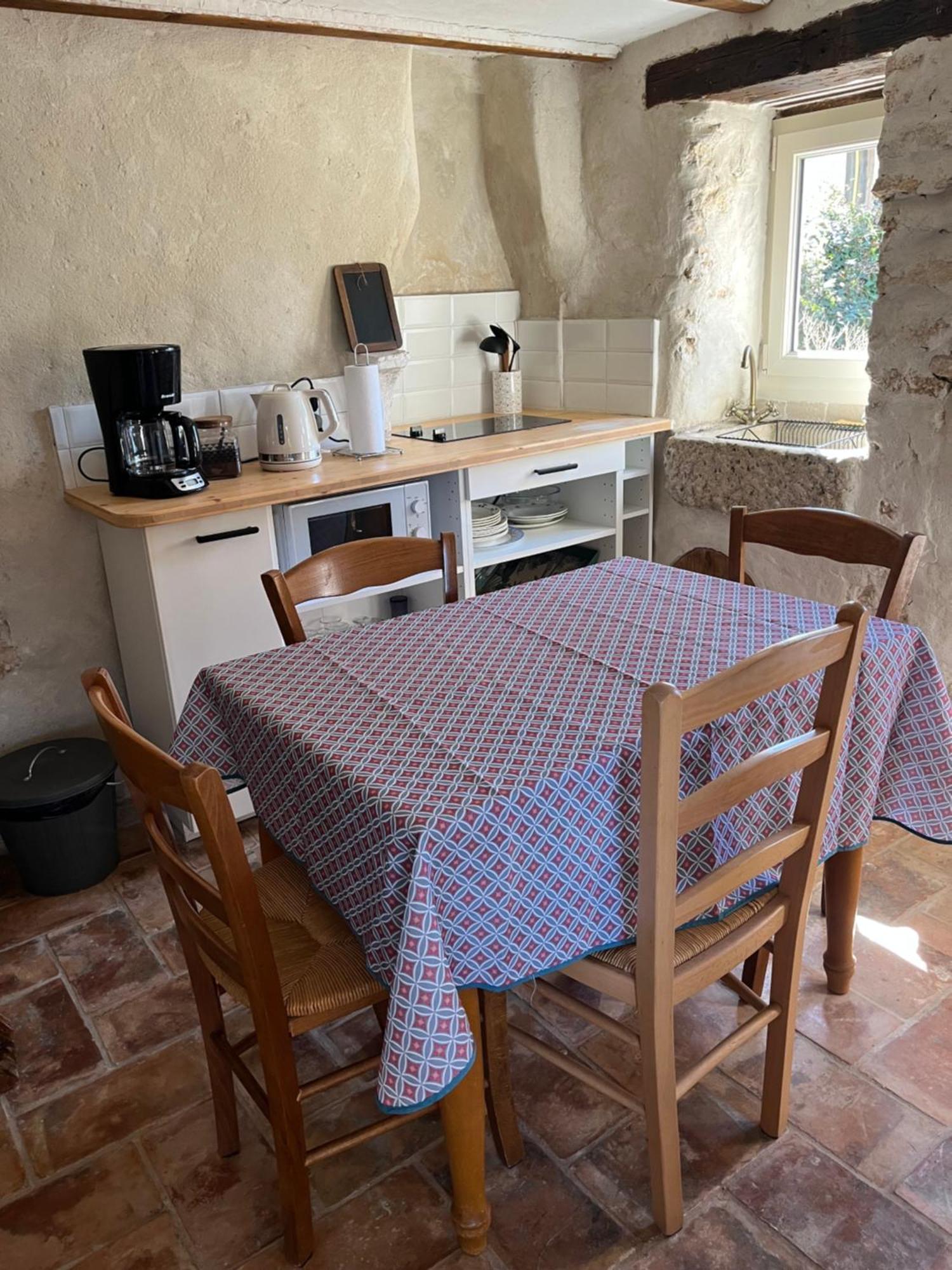 Cabanon Entouré De Montagnes Et D'oliviers Hébergement de vacances *